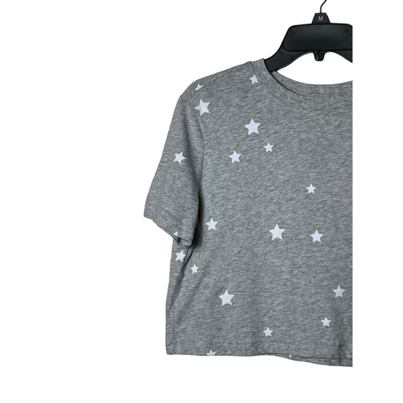 1678. COLSIE SHORT SLEEVE CROPPED TEE WITH STARS PRINT SIZE SMALL GRAY/WHITE - Picture 3 of 7